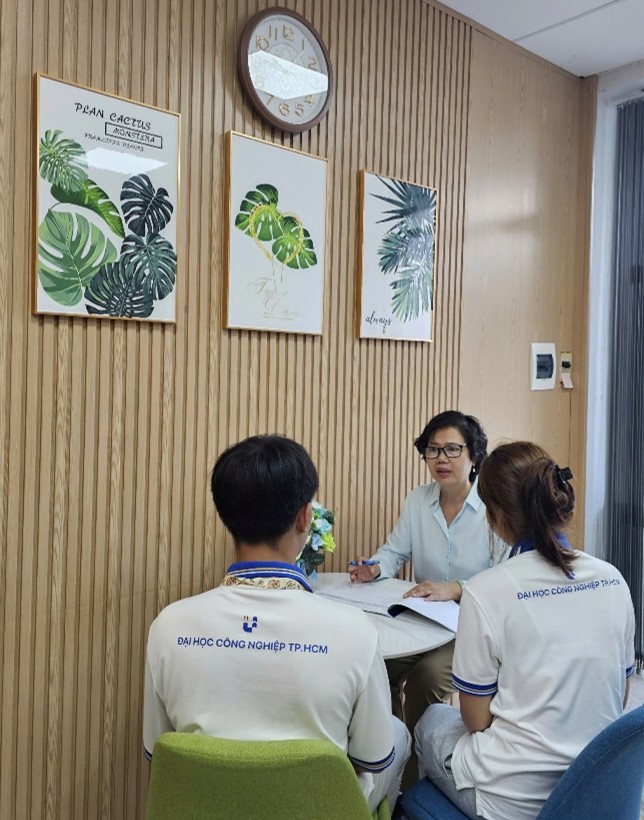 IUH đồng hành cùng sinh viên chăm sóc sức khỏe tinh thần và sức khỏe sinh sản